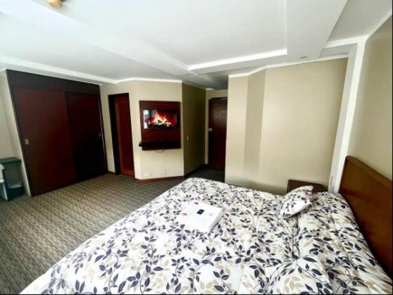 1420 Lujosa Habitacion - Hotel Akros กีโต ภายนอก รูปภาพ